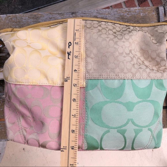 Beautiful Coach purse. Great for Spring and Summer. - Picture 7 of 14